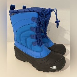 Northface snow boot boys- size 6